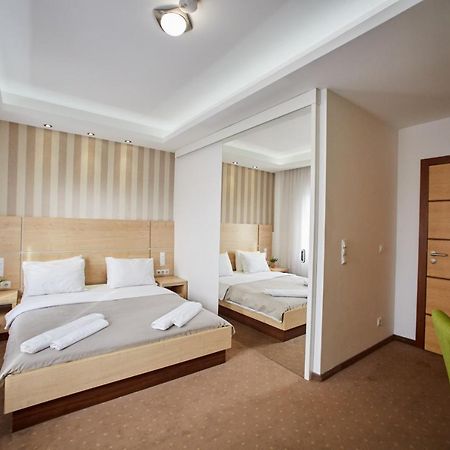 Laurus Motel Airport Tuzla Zivinice Экстерьер фото