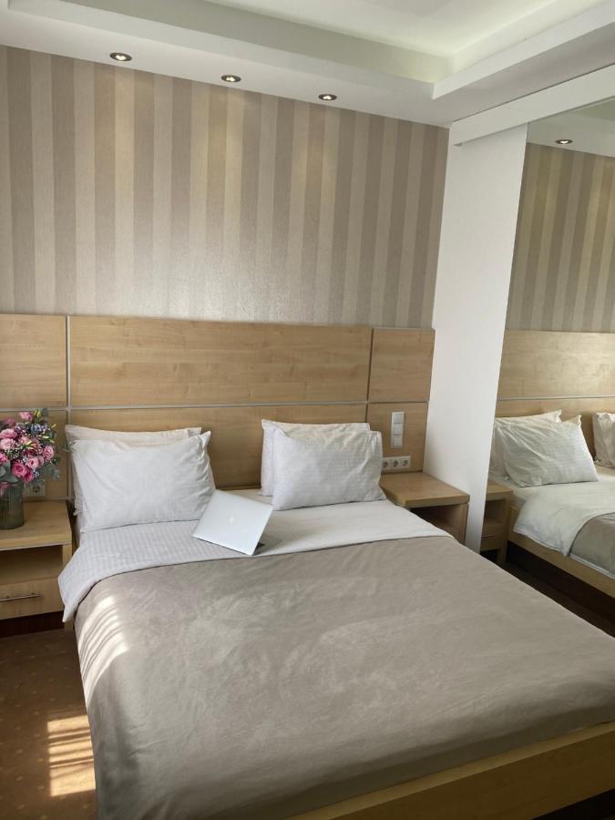 Laurus Motel Airport Tuzla Zivinice Экстерьер фото