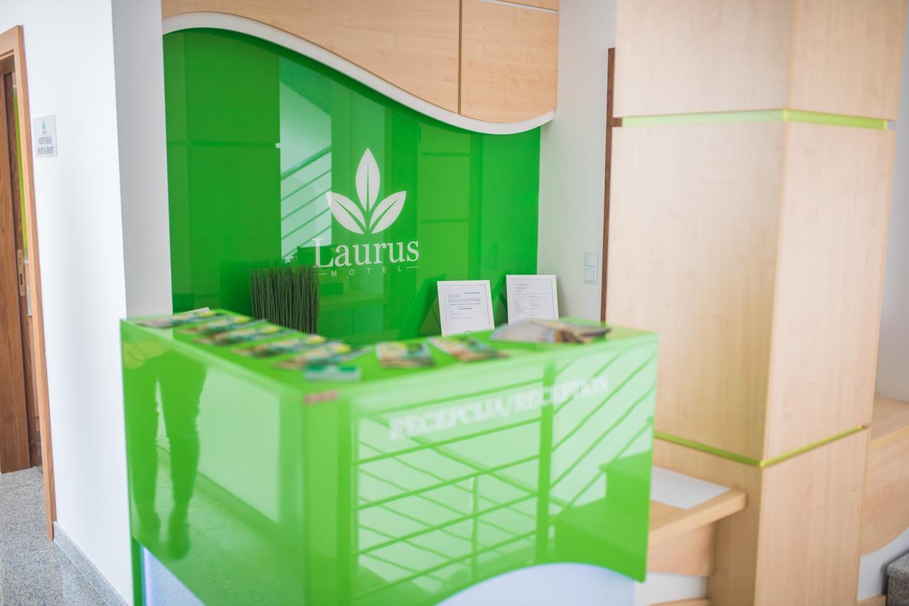 Laurus Motel Airport Tuzla Zivinice Экстерьер фото
