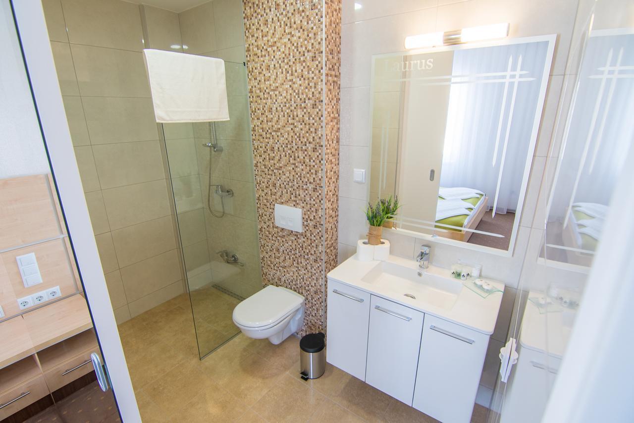Laurus Motel Airport Tuzla Zivinice Экстерьер фото
