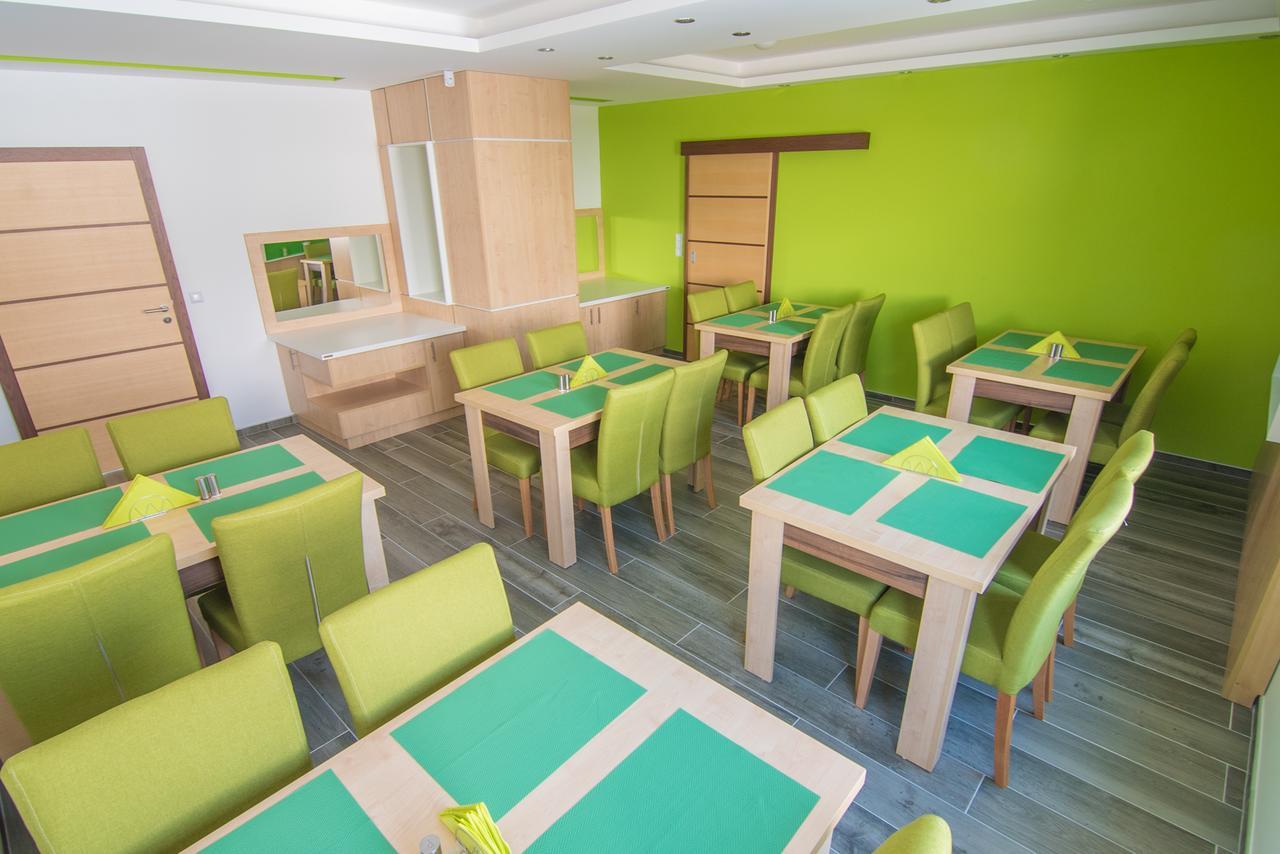 Laurus Motel Airport Tuzla Zivinice Экстерьер фото