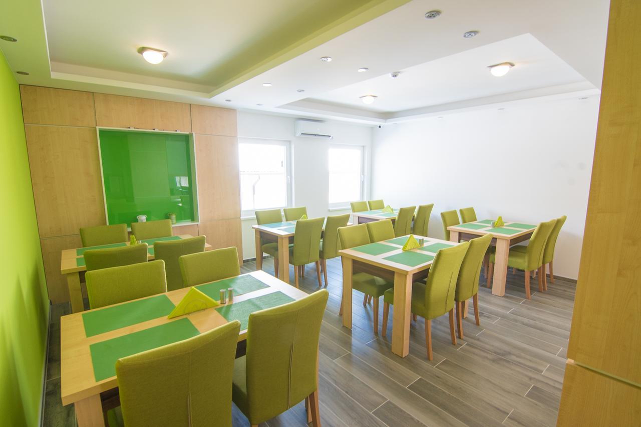 Laurus Motel Airport Tuzla Zivinice Экстерьер фото