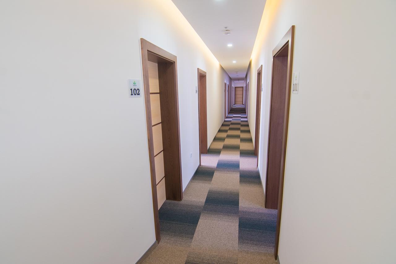 Laurus Motel Airport Tuzla Zivinice Экстерьер фото